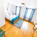 5br+3.5bt Wilson Apt. * Prag