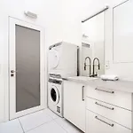 5br+3.5bt Wilson Apt. *