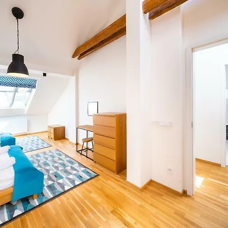 5br+3.5bt Wilson Apt. * Prága