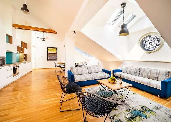 5br+3.5bt Wilson Apt. * Prague