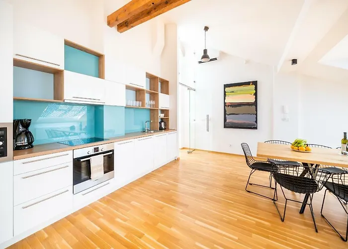 5br+3.5bt Wilson Apt. Appartement