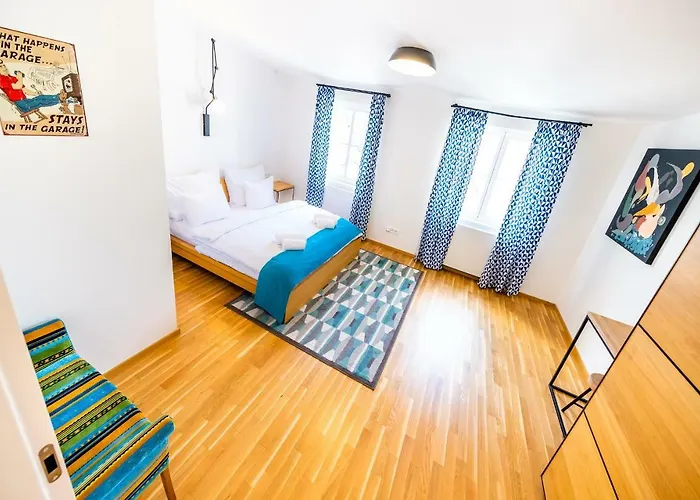 5br+3.5bt Wilson Apt. * Прага
