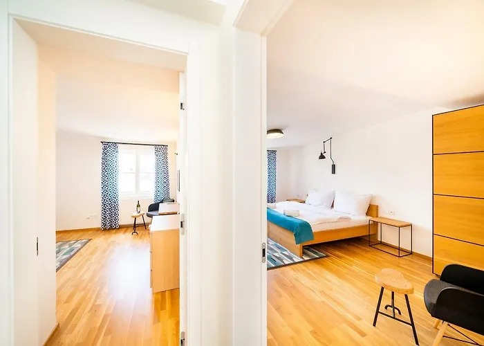 5br+3.5bt Wilson Apt.