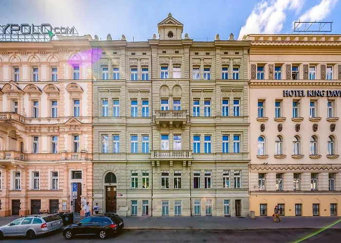 5br+3.5bt Wilson Apt. * Прага