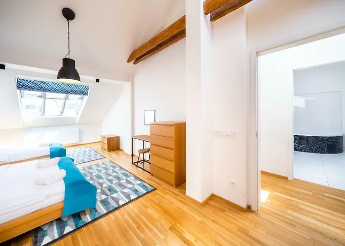5br+3.5bt Wilson Apt. * Prague