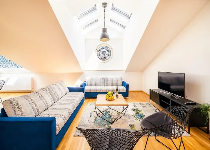 5br+3.5bt Wilson Apt. * Прага