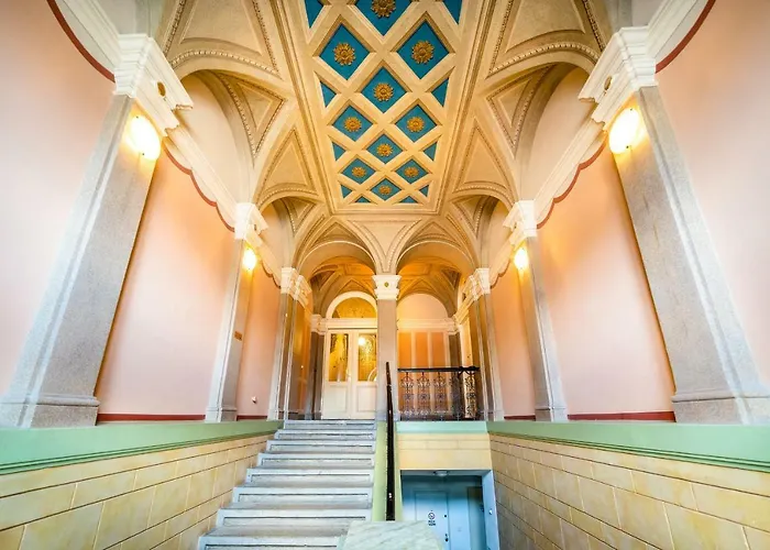 5br+3.5bt Wilson Apt. * Praag