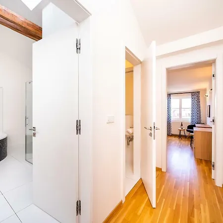 Apartmán 5br+3.5bt Wilson Apt.