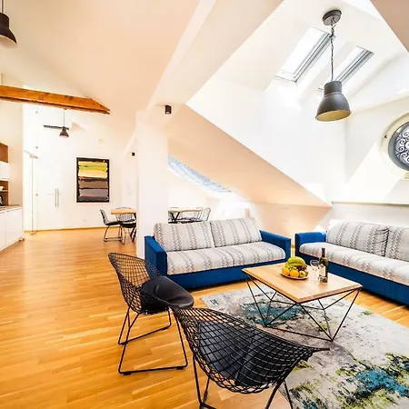 5br+3.5bt Wilson Apt. * Прага