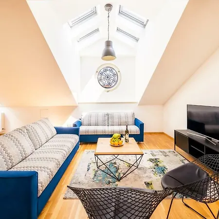 5br+3.5bt Wilson Apt. * Прага