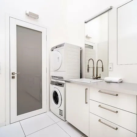 5br+3.5bt Wilson Apt. *